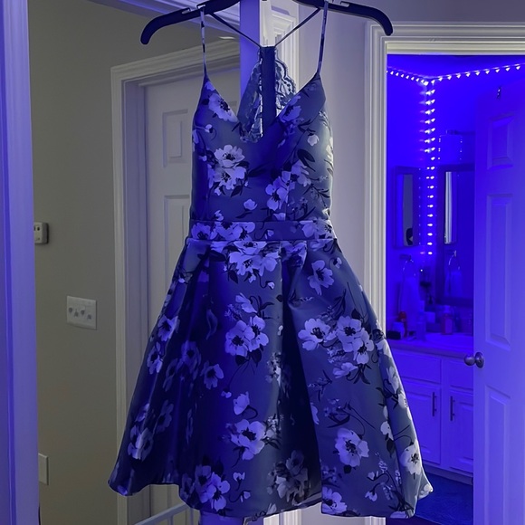 Dillards light blue dress with dark blue and white flowers , size 1/2 - Picture 1 of 2